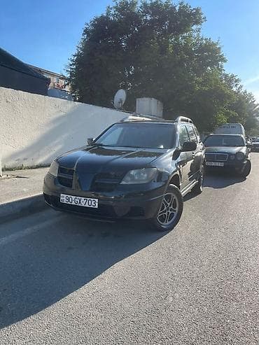 mitsubişi l 200: Mitsubishi Outlander, qara rəng, 5 qapılı krossover/SUV — 2