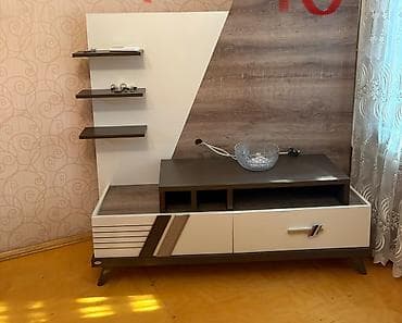Tv stend Qiymət: 100 AZN Yer: Qarayev, 4393 leli - Müasir dizaynlı