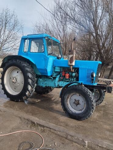 4 təkərli moto: Mavi rəngdə təkər formulalı aqrar traktor. Texniki xüsusiyyətlər: - — 2