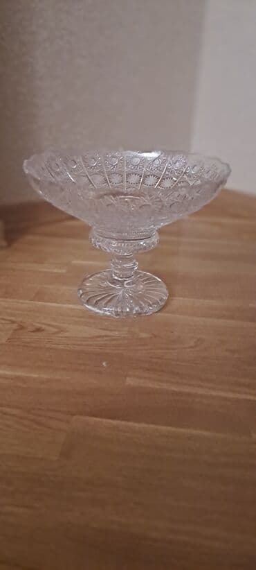 Şüşə meyvə qabı – ayaqlı Tom. - Material: şəffaf şüşə - Dizayn: qabın