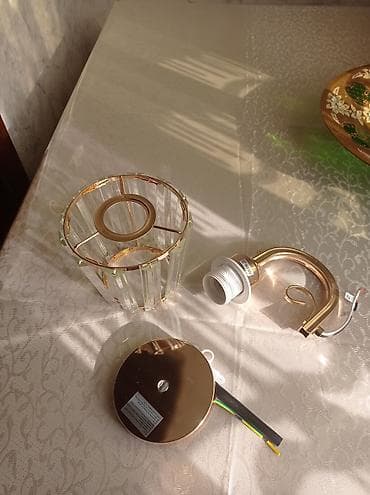divar üçün işıq: Kristal dekorlu divar bra – qızılı rəngdə - Tərkib: metal gövdə — 2