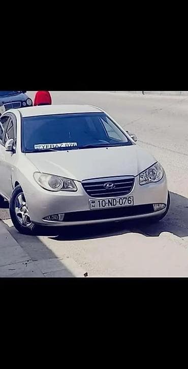 hyundai sonata nece masindir: Hyundai Elantra sedan (gümüşü rəng). Şəhər və magistral üçün rahat — 1