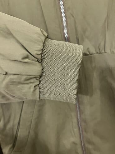 hemise bahar gulu: Zara devetüyü rəngli, uzunqol bomber don. Ön hissədən — 5