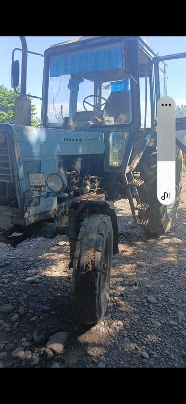 Yağlar və avtokimyəvi maddələr: Mavi rəngdə olan bu traktor kənd təsərrüfatı işləri üçün nəzərdə — 3