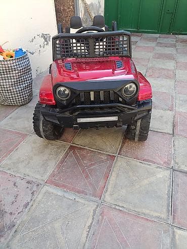Yüngül təmirə ehtiyacı var. uşaq demək olarki hec sürməyib.pedalı — 1