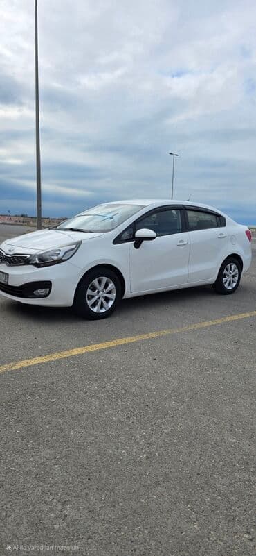 mersedes c 230: Kia Rio: 1.4 l | 2012 il Sedan — 6