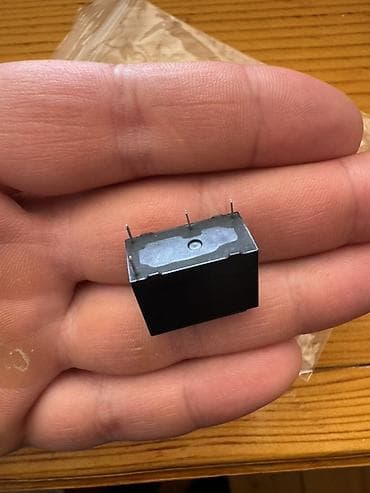 acı badam: HF33F elektromexaniki rele – PCB montaj üçün miniatür tip Model — 4