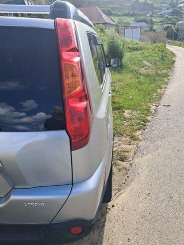 tək oturacaqlar: Nissan X-Trail: 2 l | 2007 il Ofrouder/SUV — 4