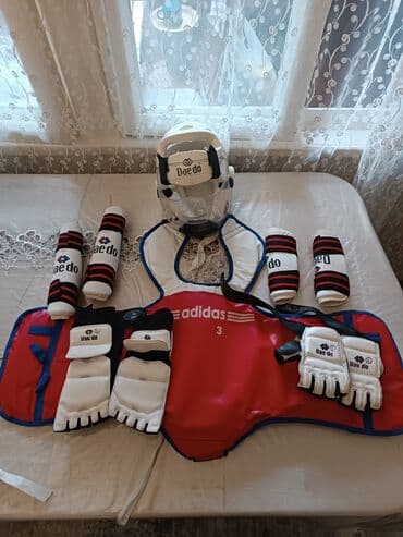 двойной плечевой ремень для фотоаппарата: Taekvondo qoruyucu dəst Brendlər: Daedo və Adidas. Dəst tərkibi: - — 2