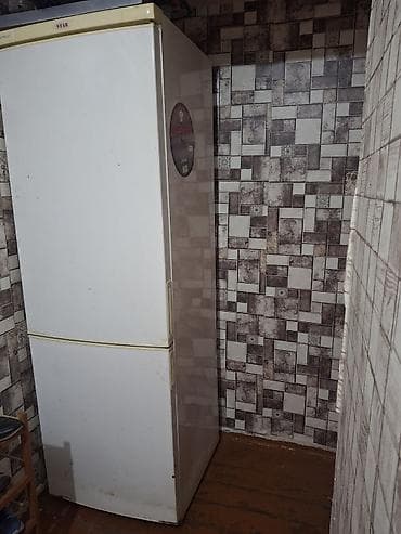 STAR markalı ikiqapılı soyuducu. Klassik ağ rəngdədir, yuxarı hissədə lalafo.az -da STAR markalı ikiqapılı soyuducu. Klassik ağ rəngdədir, yuxarı hissədə