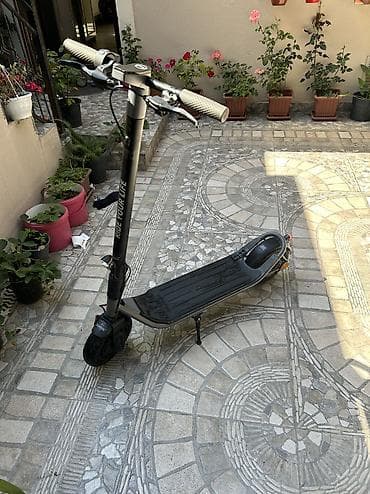 İşlənmiş Elektrik samokat 10", 351 - 500 Vt, 16 - 25 km/s, Ünvandan götürmə — 7
