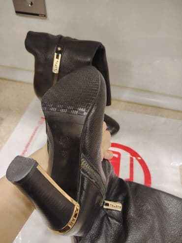 женские зимние замшевые ботфорты: Ботфорты, Размер: 38, цвет - Черный, Б/у — 4