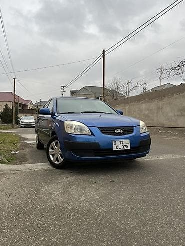 kia rio yay: Kia Rio hatchback - Kuzov: 5 qapılı hatchback, mavi rəng - Mühərrik — 8