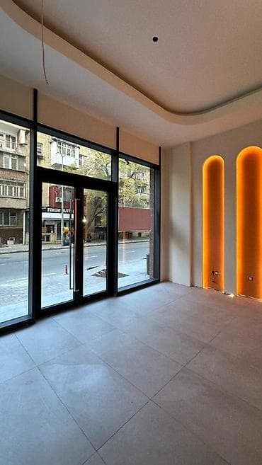 aşağda: Kooperasiya universitetinin yanında, əsas yola baxan, ümumi sahəsi 103 — 5