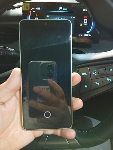 Məhsul: Redmi Note 13 - Rəng: Açıq yaşıl (şüşə arxa, düz metal kənar — 1