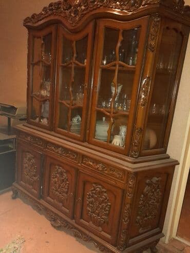 Masalar və oturacaqlar: İşlənmiş, Komod, Kredit yoxdur, Rusiya — 1