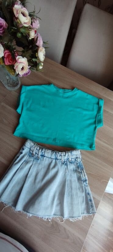 джинсовый костюм детский: Firuzəyi rəngdə, qısa qollu top və açıq mavi rəngdə, qısa cins şort — 2