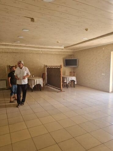 arenda kafelər: Yeni Günəşli V massivində yol kənarı,sahəsi 300kv/m olan,(10 sot — 12