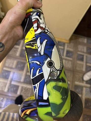 electro gitara: Özünü tarazlayan elektrikli hoverboard – qrafiti üslublu korpus - — 5