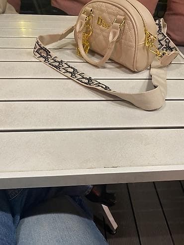 Çiyin çantası, Dior