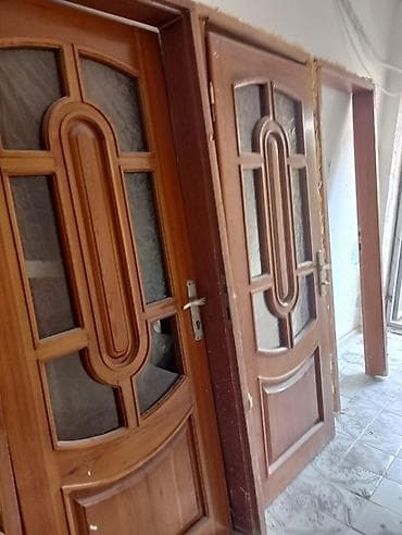 Taxta qapı və plastik pəncərə satılır. Ölçüləri 2.5x90. 3 ədəd qapı lalafo.az -da Taxta qapı və plastik pəncərə satılır. Ölçüləri 2.5x90. 3 ədəd qapı