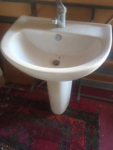 direl islenmis: Keramik asma/quraşdırma üçün əl-üz yuma lavabosu və pedestalı (ayaq) — 1