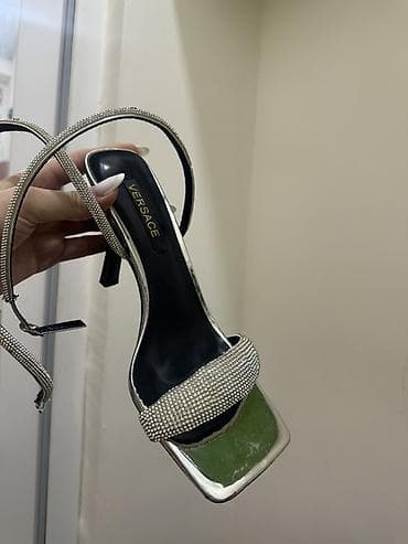 Versace qadın sandaleti

38olcu — 1