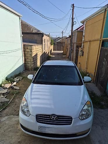 Hyundai Accent: 1.4 l | 2009 il Sedan