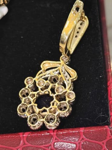 italyan qizili: Dəstə daxildir: Sırğa, Kulon, Sarı qızıl, 750 Əyar — 4