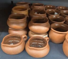 servis qab: Saxsı qablar keramila yemək qabları satılır.Yenidir.Çeşidlər çoxdur — 4