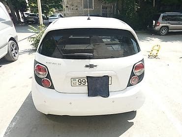 Chevrolet Aveo hatchback – ağ rəng - Kuzov: 5 qapılı hatchback, ağ