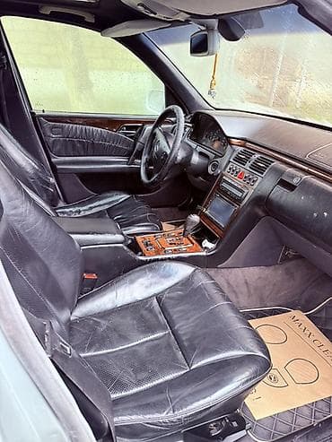 124 kupe mercedes: Mercedes-Benz E-Class: 2 l | 1999 il Sedan — 4