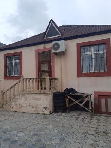 Satılır: həyət evi - Plan: 1 mərtəbə, pilləkənli eyvan və giriş. -