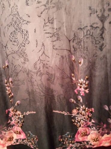 xari bulbul yaxa sancagi: Xanım üçün arxası qara rəngli, önü çəhrayı gül naxışları muncuqlarla — 9