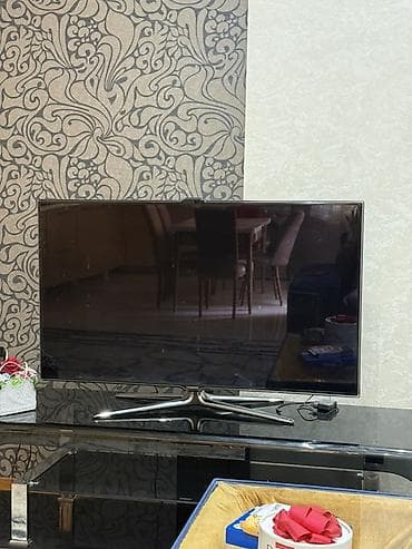 tv 107 ekran: Samsung LED televizor, diaqonal təxminən 46–50”. Qara, nazik çərçivəli — 4