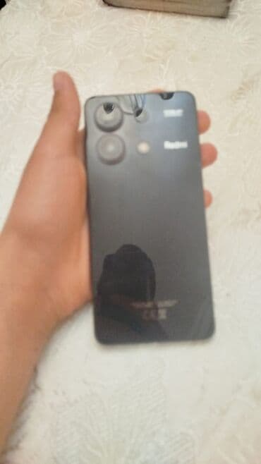 xama çəkən: Xiaomi Redmi smartfon - Arxa paneldə “Redmi” loqosu və 108MP əsas — 4