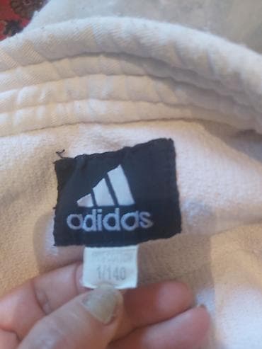 kiraye geyim: Cudo kimanosu. Az geyinilib. Adidas firması. 6-9 yaş. Ölçü- 140 — 7