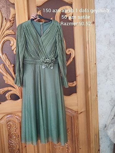 mini paltar: Zərif yaşıl rəngli ziyafət paltarı. V‑şəkilli büzgülü üst hissə, uzun — 1