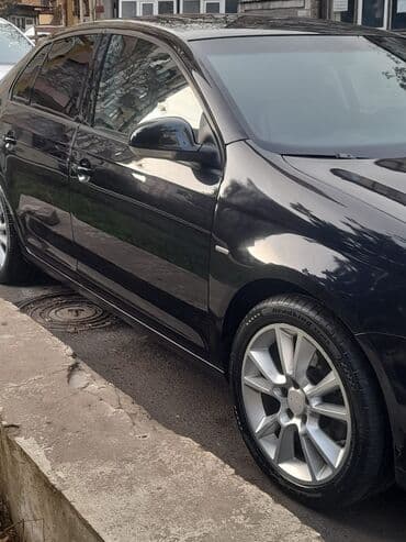 Volkswagen Jetta: 2 l | 2009 il Sedan