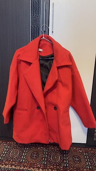 Baş geyimləri: Qadın palto – parlaq qırmızı rəng - Model: qısa/kürkə tipli palto — 2