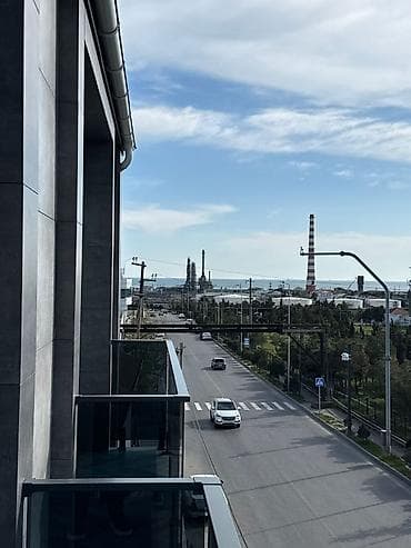 bine bolluq: Kommersiya obyektləri üçün geniş vitrinli, müasir fasadlı bina — 6