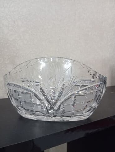 Kəpənək naxışlı kəsimli kristal qab - Material: şəffaf kəsimli