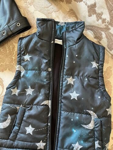 ust geyim: Jiletka geyinilmeuyib — 2