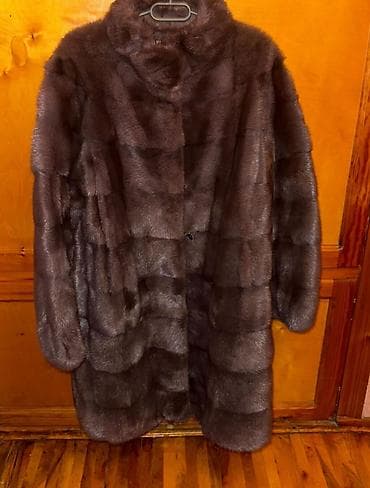 Kürklər: Qadın üçün tünd qəhvəyi kürk palto - Dizə qədər uzunluq, klassik düz — 1