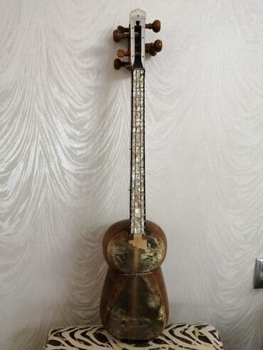 Qədimi sədəfli tar. Sədəfləri orijinal və təbii olmaqla okean