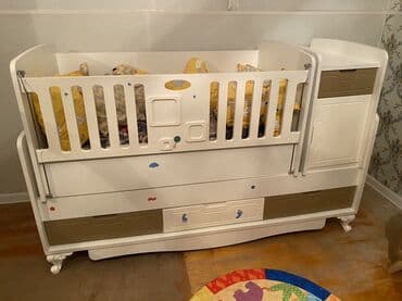 Oğlan və qız üçün, Dördbucaq, Beşik, Dəst ilə, Yellənmə mexanizm ilə