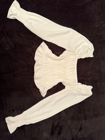 qadın koynekleri: Qara 1nci New yorkerındı 25azn. Xallı 5aazn. Qırmızı beş yorker 25azn — 4