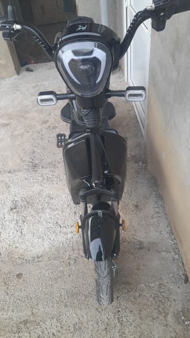 18 disk təkər: Elektrik skuter – şəhər daxili rahat gediş üçün Xüsusiyyətlər: - — 3