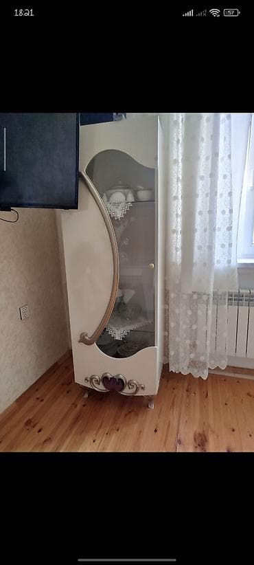 Мебель: Əlavə olaraq bu destin televizor altı da satılır.Qiymətə daxildir.Əla — 2