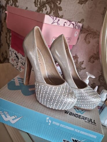 qadın ayaqabısı: 5 azn yenidir — 1